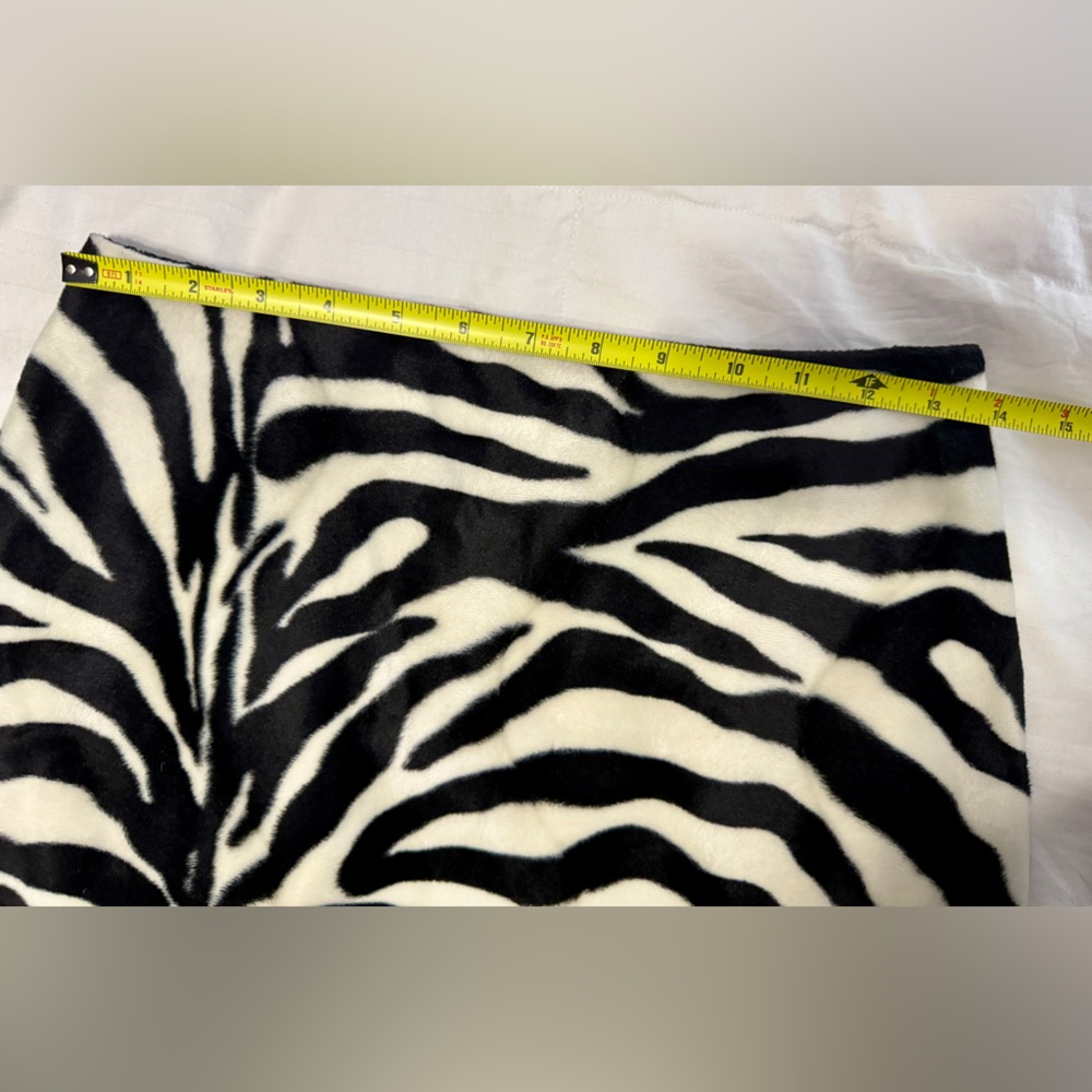 Vintage Express Black and White Zebra Print Fabric - Picture 4 of 11